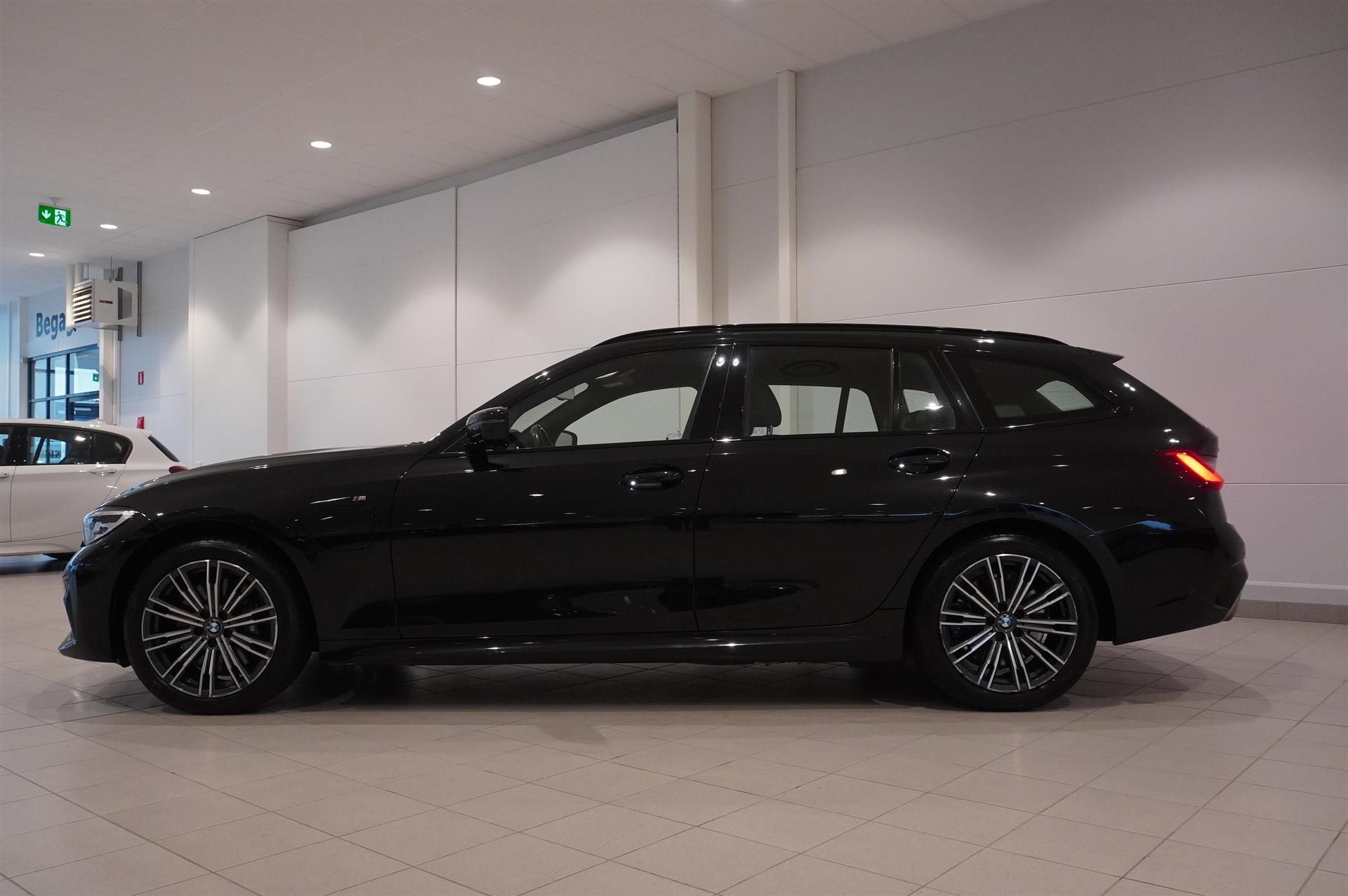 BMW 330 2021, photo 3/10