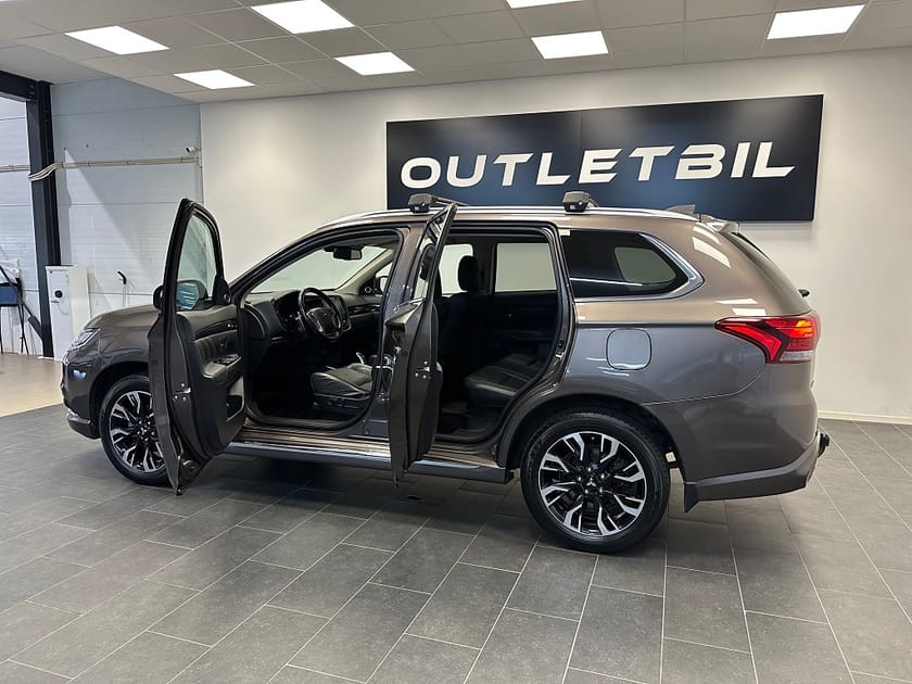 Bild 3 av Mitsubishi Outlander PHEV CVT Business Dragkrok RockFord 360-kam Läder