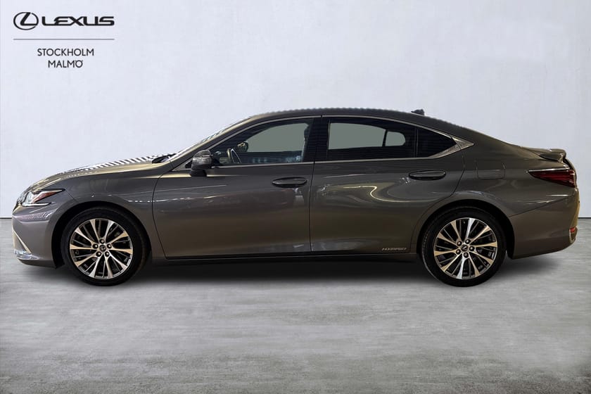 Bild 3 av Lexus ES 300h Limited Edition Taklucka Skinn Backkamera