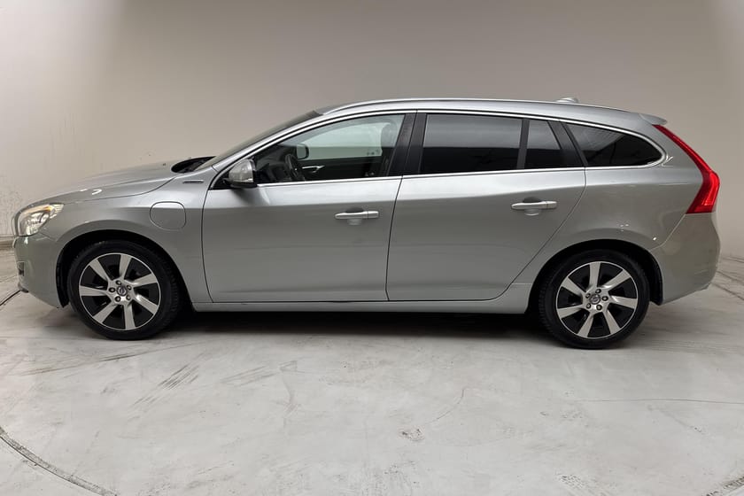 Bild 2 av Volvo V60 D6 AWD Plug-in Hybrid (215hk) Summum Drag