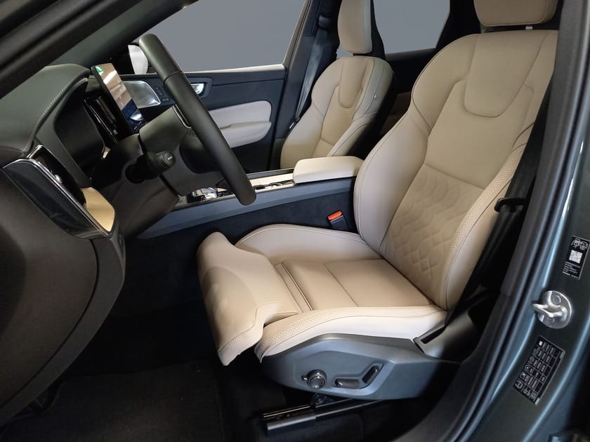 Bild 4 av Volvo XC60 T8 AWD Ultra Dark//Bowers & Wilkins//Drag//