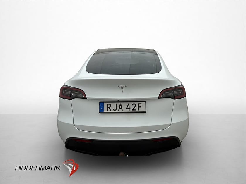 Bild 3 av Tesla Model Y Standard Range RWD Värmepump Pano Drag Svensksåld