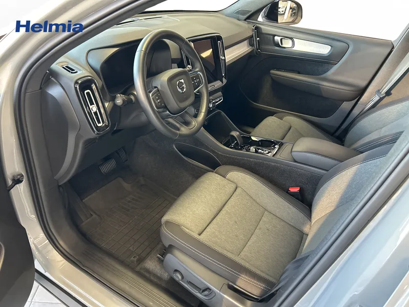Bild 15 av 16 – Volvo XC40 B3 FWD Bensin Plus Dark
