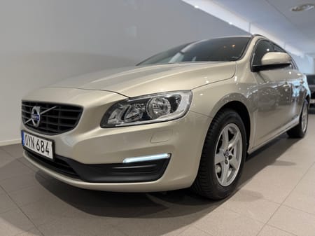 Volvo V60 T3 Business / Farthållare / Sensorer bak /