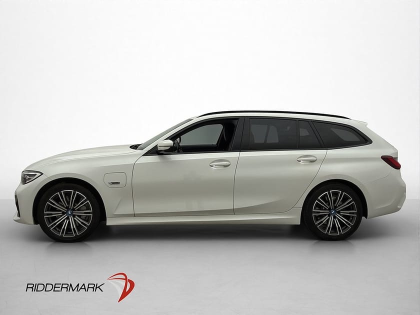 Bild 2 av BMW 330e xDrive Touring M-Sport Dragkrok Rattvärme CarPlay