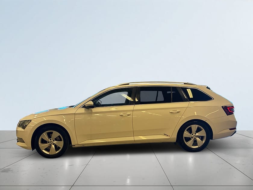 Bild 4 av Škoda Superb Kombi Skoda 2.0 TDI SCR Rattvärme/SoV-Hjul/P-Sens/Drag/LED-ramp