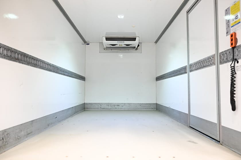 Bild 5 av Iveco Daily 35-140 Chassi Cab 136HK Automat|Volymskåp|Bakgavellyft|Kylbil|Sidodörr