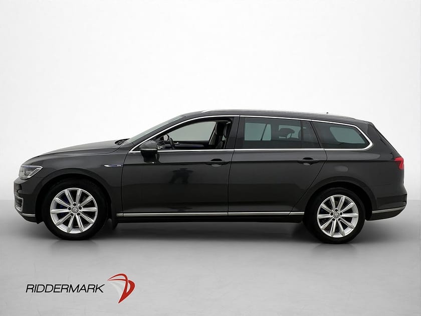 Bild 5 av Volkswagen Passat Variant GTE 218hk Cockpit Kamera Halvskinn Drag