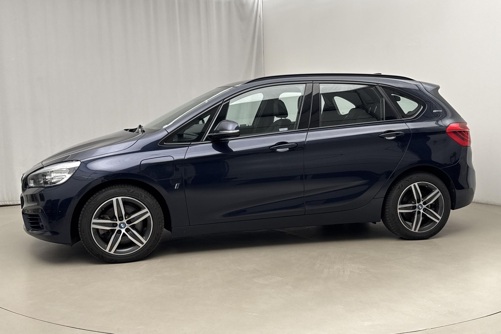 BMW 225 xe Active Tourer 2017, photo 2/10