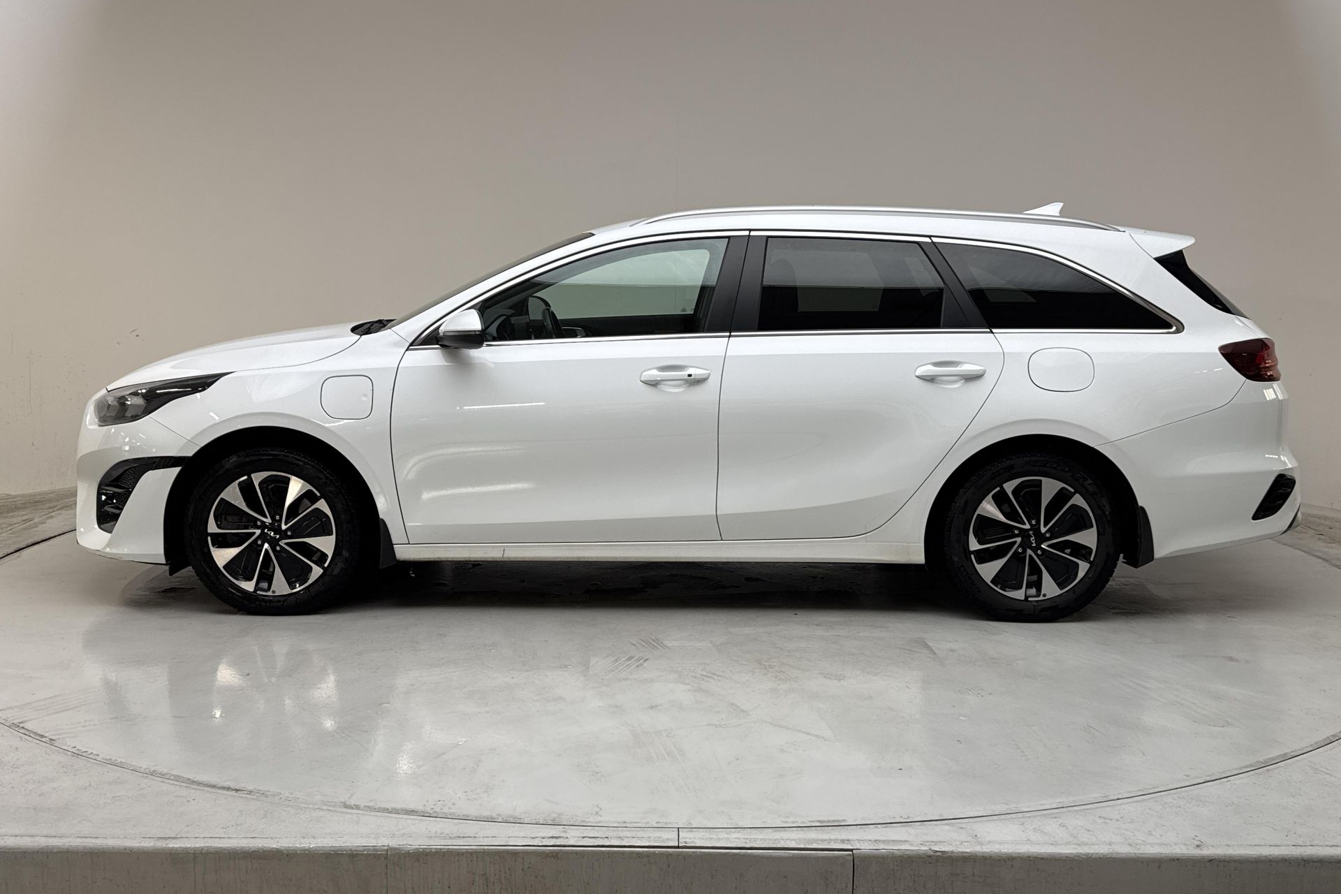 Kia Ceed Sportswagon Plug-in Hybrid 2022, kuva 2/10