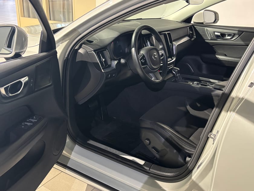 Bild 4 av Volvo V60 D4 Momentum Advanced Edition | H/K | Dragkrok | HUD |