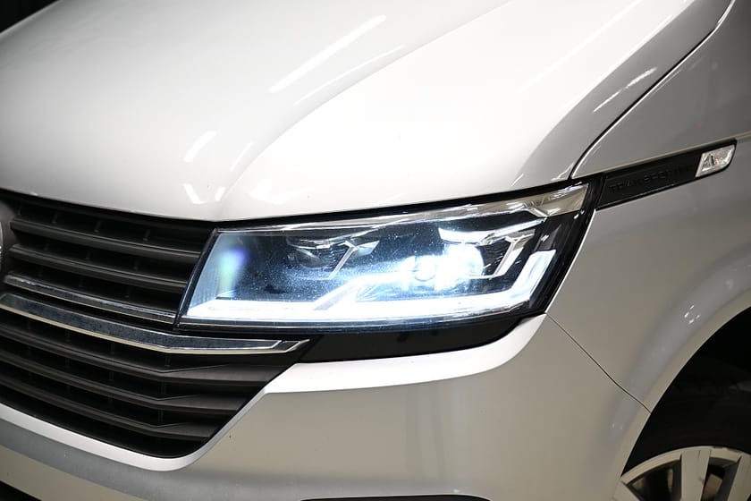 Bild 3 av Volkswagen Transporter DSG 150HK Drag|Värmare|Nedlackad|LED|Dubbeldörr|SeUtr!!