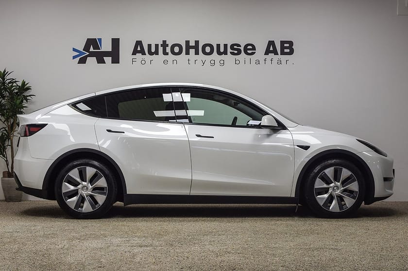 Bild 3 av Tesla Model Y Long Range AWD 514HK Ryzen Dragkrok Svensksåld