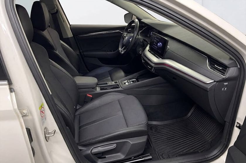 Bild 4 av Škoda Octavia Kombi 1.0 TSI Style Business Drag Värmare Keyless Kamera