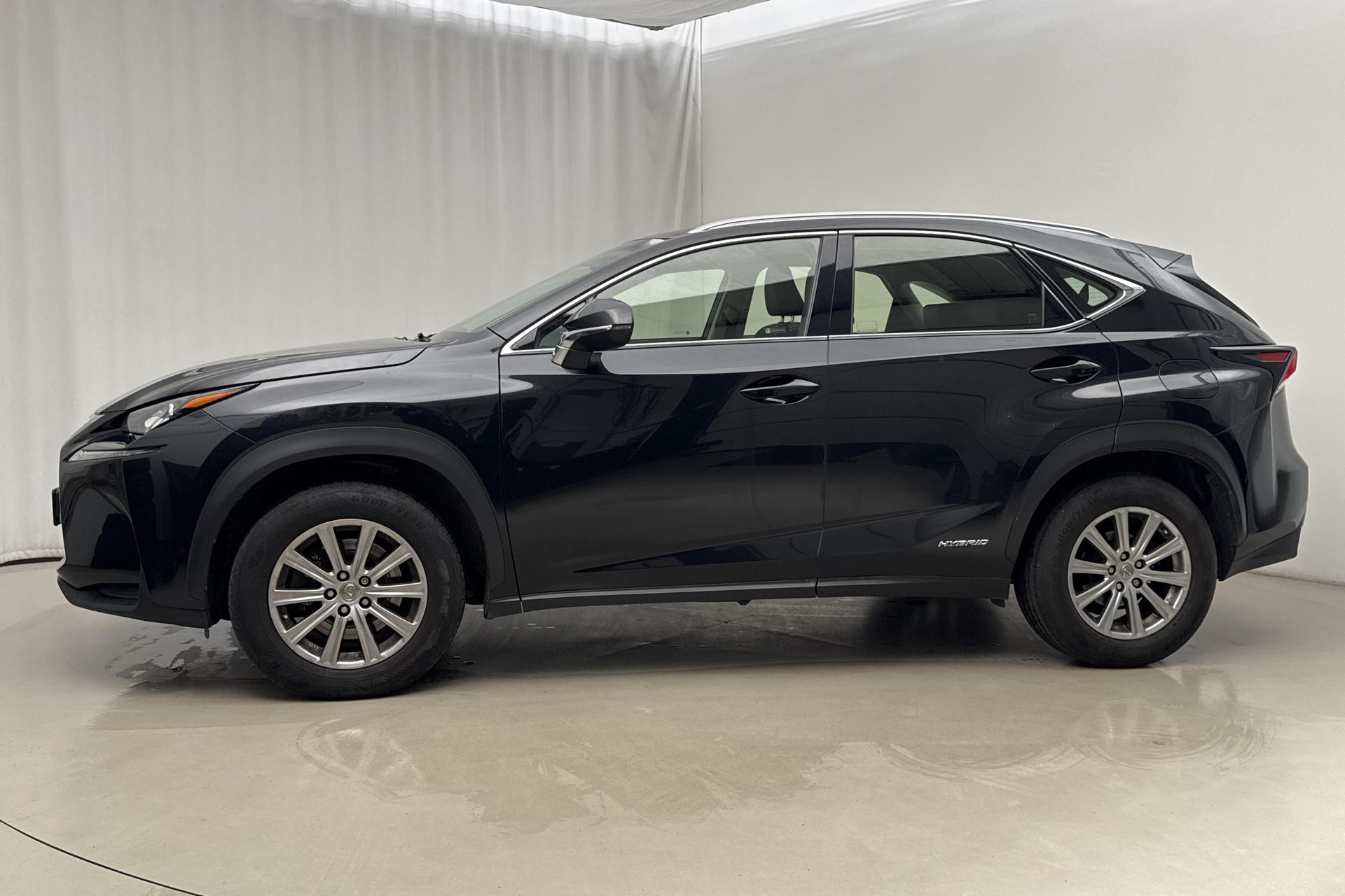 Lexus NX 300h AWD 2016, bild 2/10
