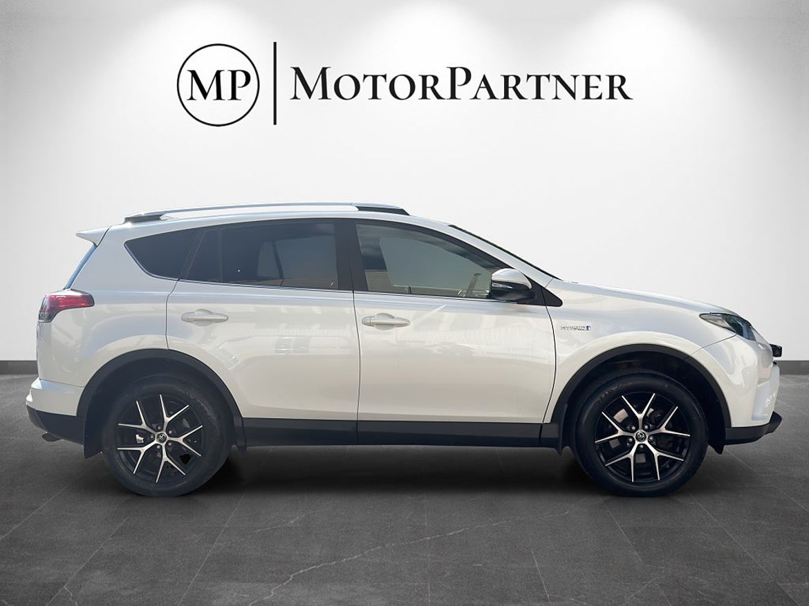 Toyota RAV4 Hybrid, bild 8 av 17