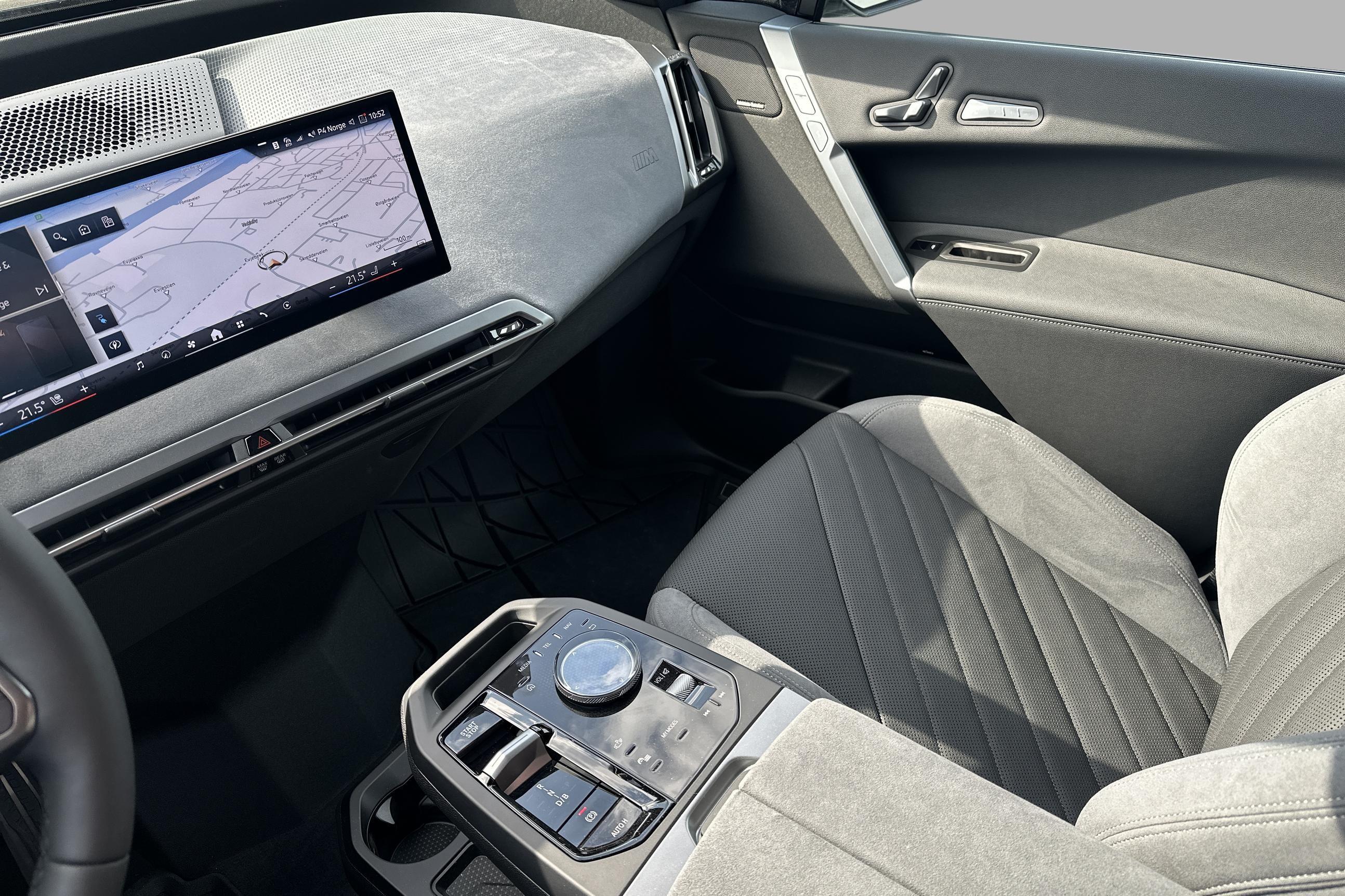 BMW iX xDrive60, 544ps, 2026