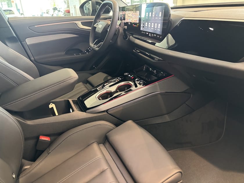 Bild 5 av Audi A6 Avant e-hybrid quattro S-LINE BLACK ON BLACK