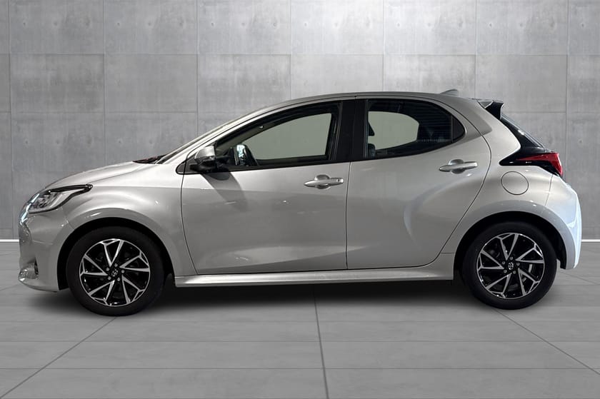 Bilde 2 av Toyota Yaris Hybrid / / Active Tech / 1 eier /