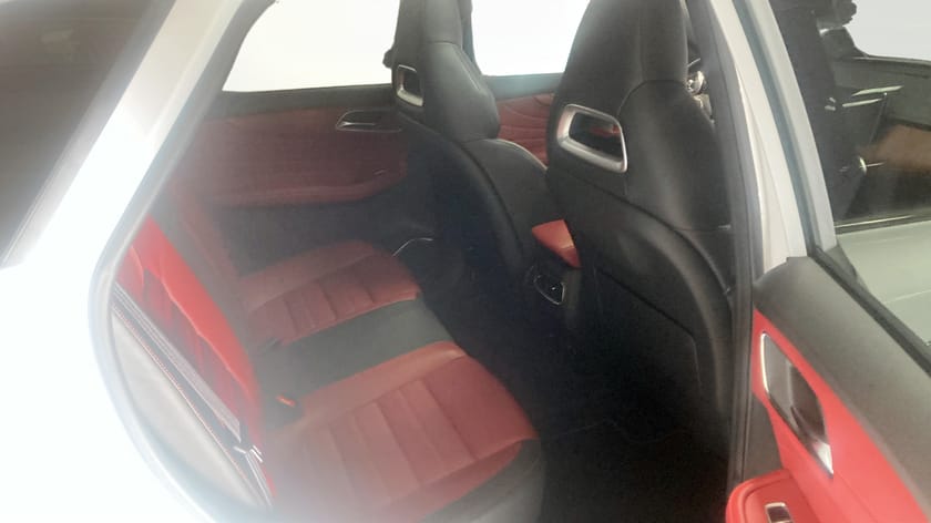Bild 5 av MG EHS PHEV LUXURY RÖD/SVART KLÄDSEL
