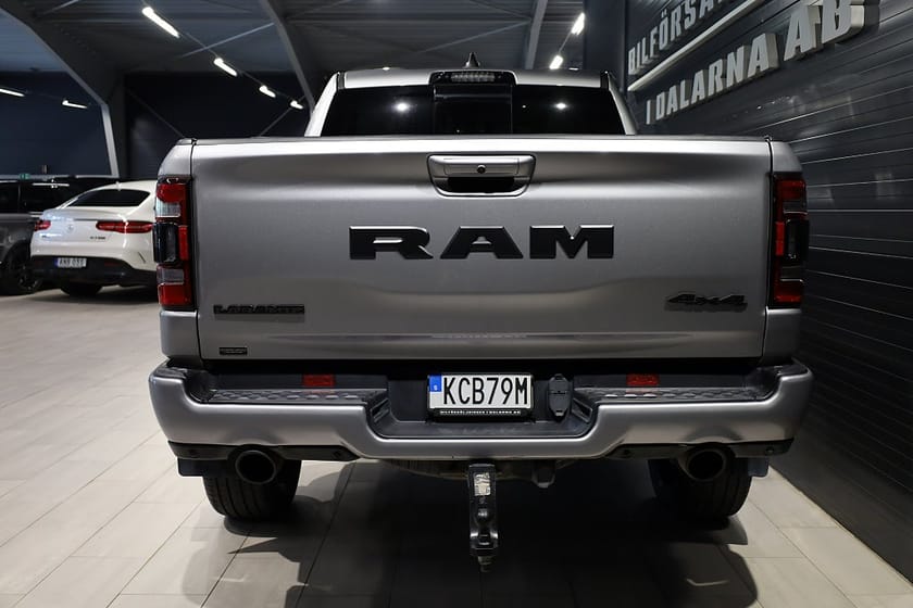 Bild 5 av RAM 1500 Crew Cab Dodge Laramie Night 5.7 V8 HEMI 4x4 395hk Adaptiv/360°/Rambox