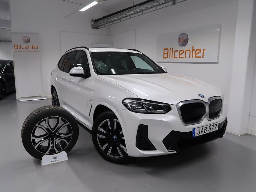 Bild 1 av BMW iX3 Charged M Sport V-Däck ingår Pano-Skinn-Kamera-Drag-A