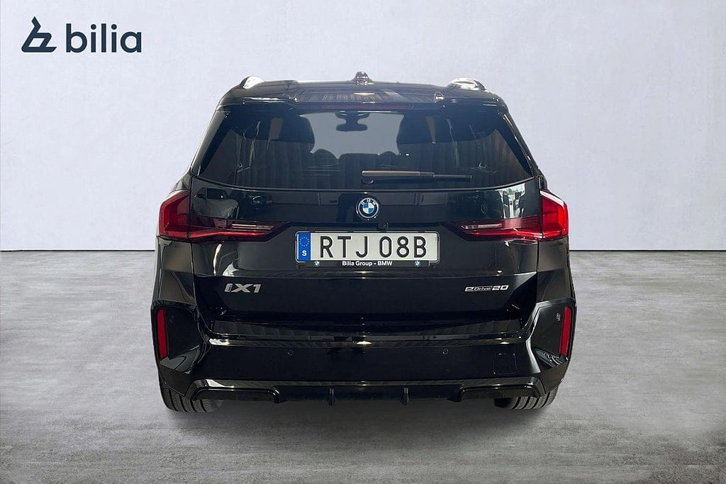 BMW iX1 eDrive20, 204ps, 2026