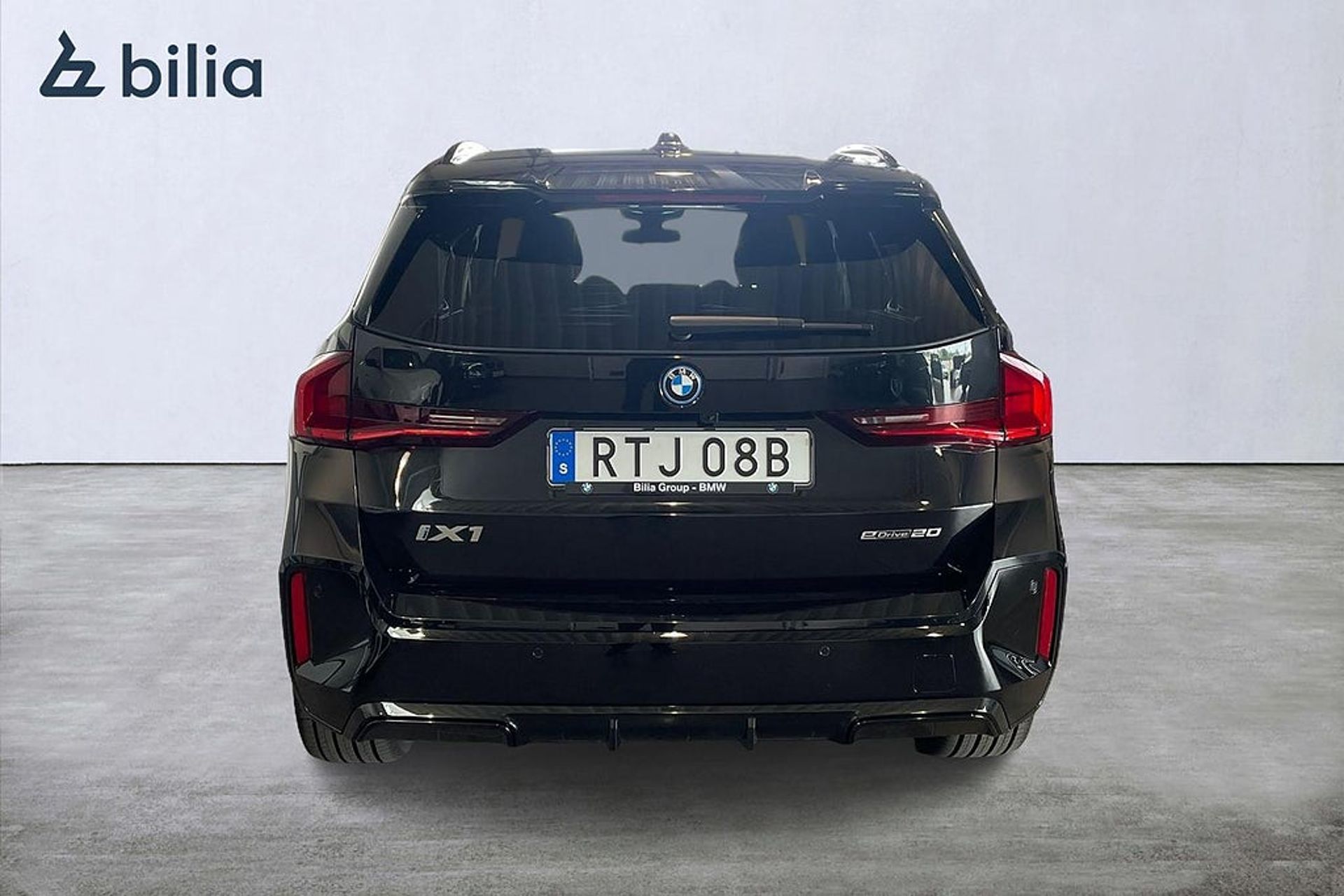 BMW iX1 eDrive 20 2026, photo 4/17