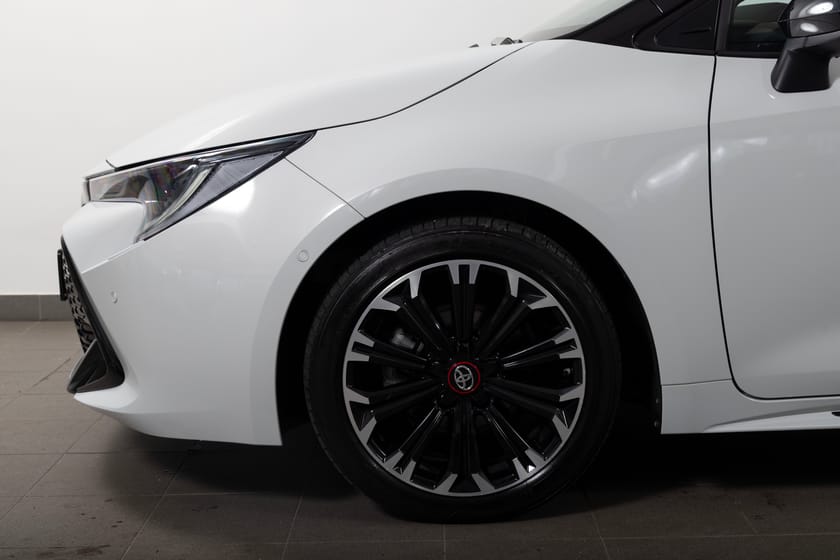 Bild 4 av Toyota Corolla Touring Sports Hybrid e-CVT GR-Sport HuD/Navi/Kamera/Cockpit