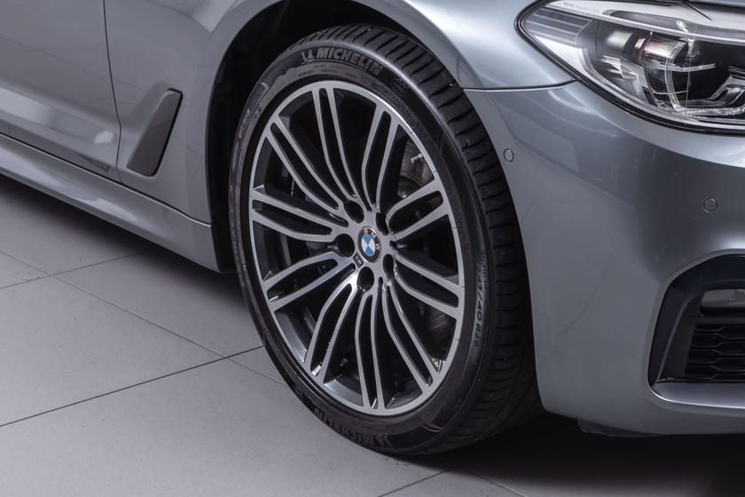 Bilde 3 av BMW 530e xDrive iPerformance Sedan M Sport-Soltak-Skinn-Harman/Kardon