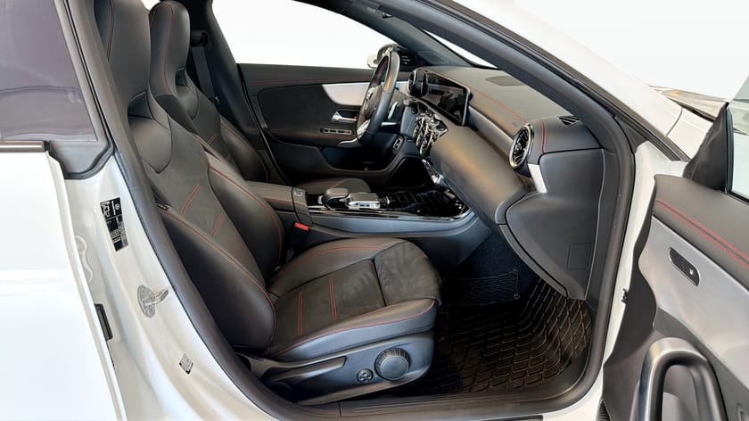 Bild 3 av Mercedes-Benz CLA 200 Shooting Brake AMG-Line / Pano / Drag
