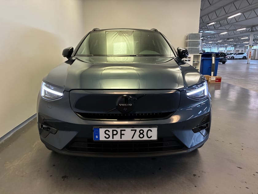 Bild 2 av Volvo EX40 Single Motor Extended Range M R Ultra Black SE / Keyless / Panoramatak / BLIS / Harman/Kardon /