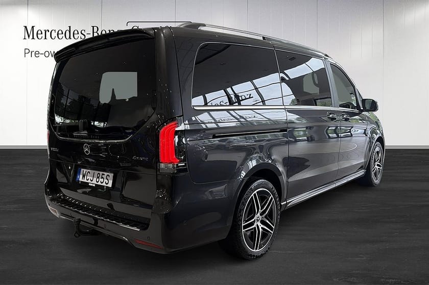 Bild 3 av Mercedes-Benz V 300d 4MATIC 3.2t 300 4-Matic AMG 4-sits Dragkrok Värmare Distronic