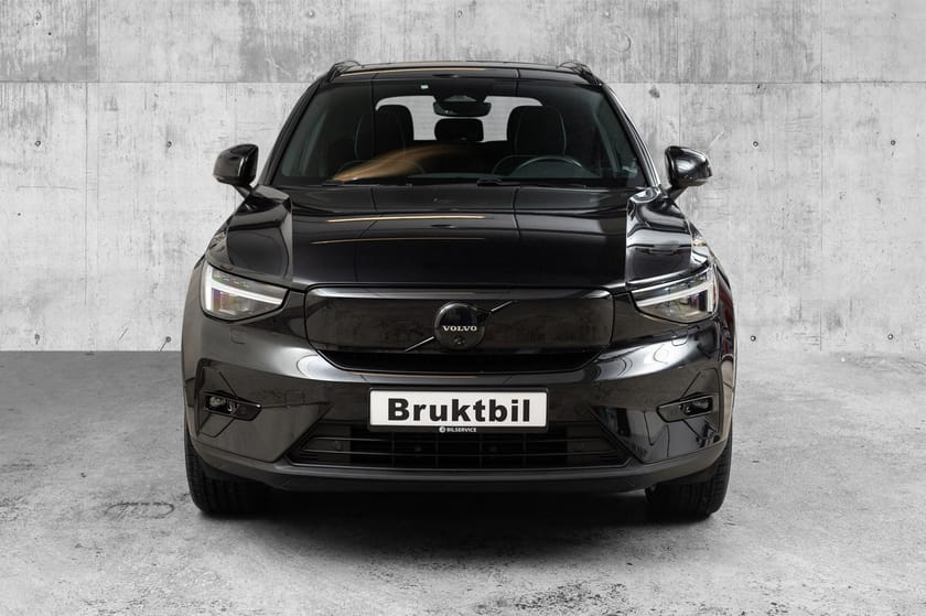 Bilde 2 av Volvo EX40 Twin Motor Ultra Black Edition/Hengerfeste/20"/Pano/Alt Utstyr!