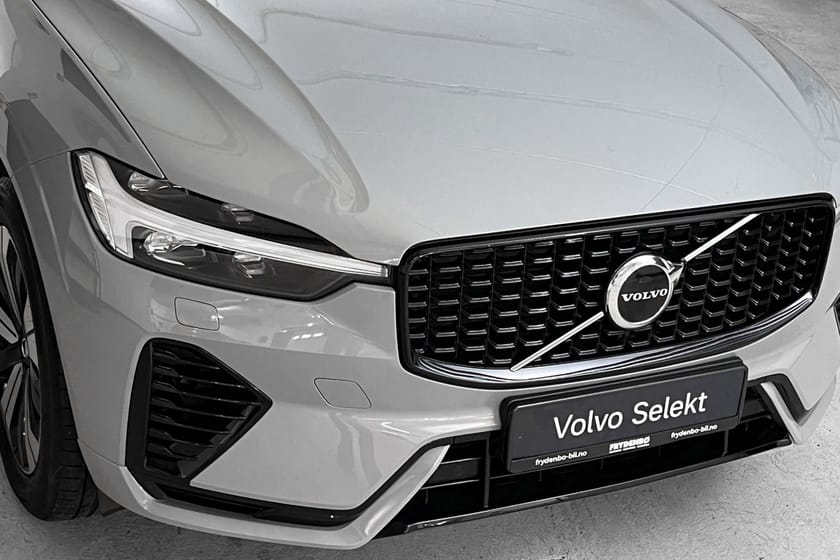 Bilde 2 av Volvo XC60 Recharge T6 Plus Dark SEMI.EL.HF|PANO|TONEDE|SUB|19"+