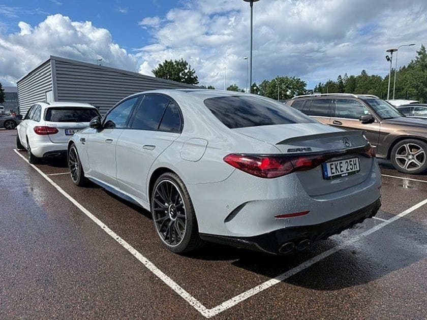 Bild 2 av Mercedes-Benz AMG E 53 HYBRID 4MATIC+ E53 4MATIC+, Premium Plus, Superscreen, Drag