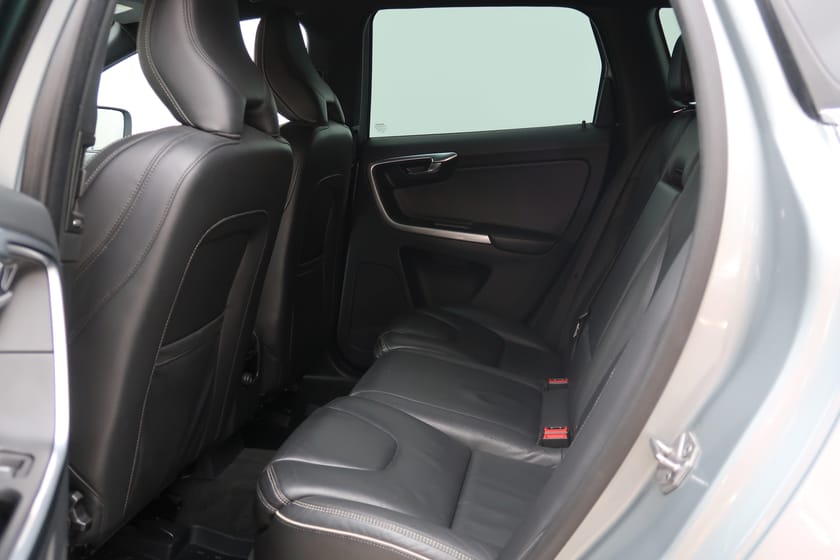 Bild 5 av Volvo XC60 D4 AWD R-Design Business E/Klimatpkt/AdaptivF-H/SENSUS/Värmare/Drag