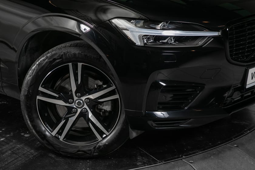 Bilde 3 av Volvo XC60 RECHARGE T6 R-DESIGN AWD/H&K/Pano/Krok/Skinn