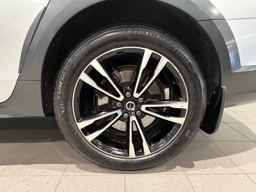Bild 4 av Volvo V90 Cross Country B4 AWD Diesel Adv SE / Parkeringssensor fram/bak / Backkamera /