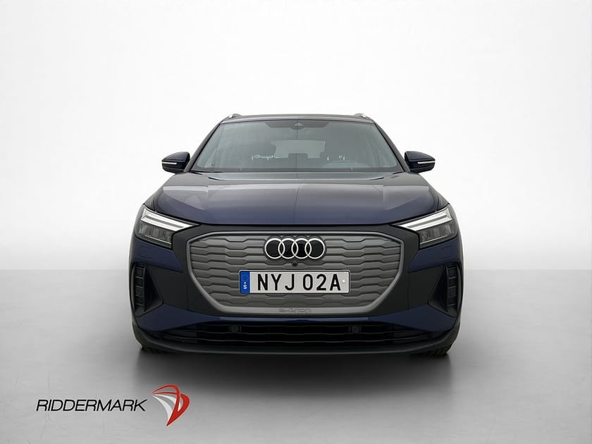 Bild 3 av Audi Q4 45 e-tron quattro Cockpit Kamera 1 Brukare Moms Carplay