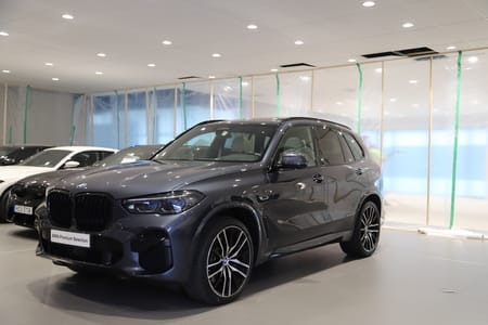 BMW X5 xDrive45e iPerformance M Sport / HUD / PANO / Komfortstolar / HK