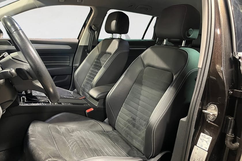 Bild 3 av Volkswagen Passat Sportscombi GTE SC 1.4 TSI 218 HK DSG DRAG B-VÄRM COCKPIT NAVI PDC