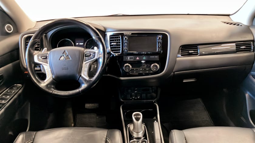 Bild 4 av Mitsubishi Outlander PHEV CVT, 203hk, Dragkrok|Backkamera|