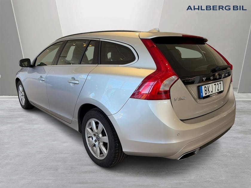 Bild 3 av Volvo V60 D4 S/S Momentum Business E II, Klimatpaket, Parkeringssensor fram/bak, Farthållare