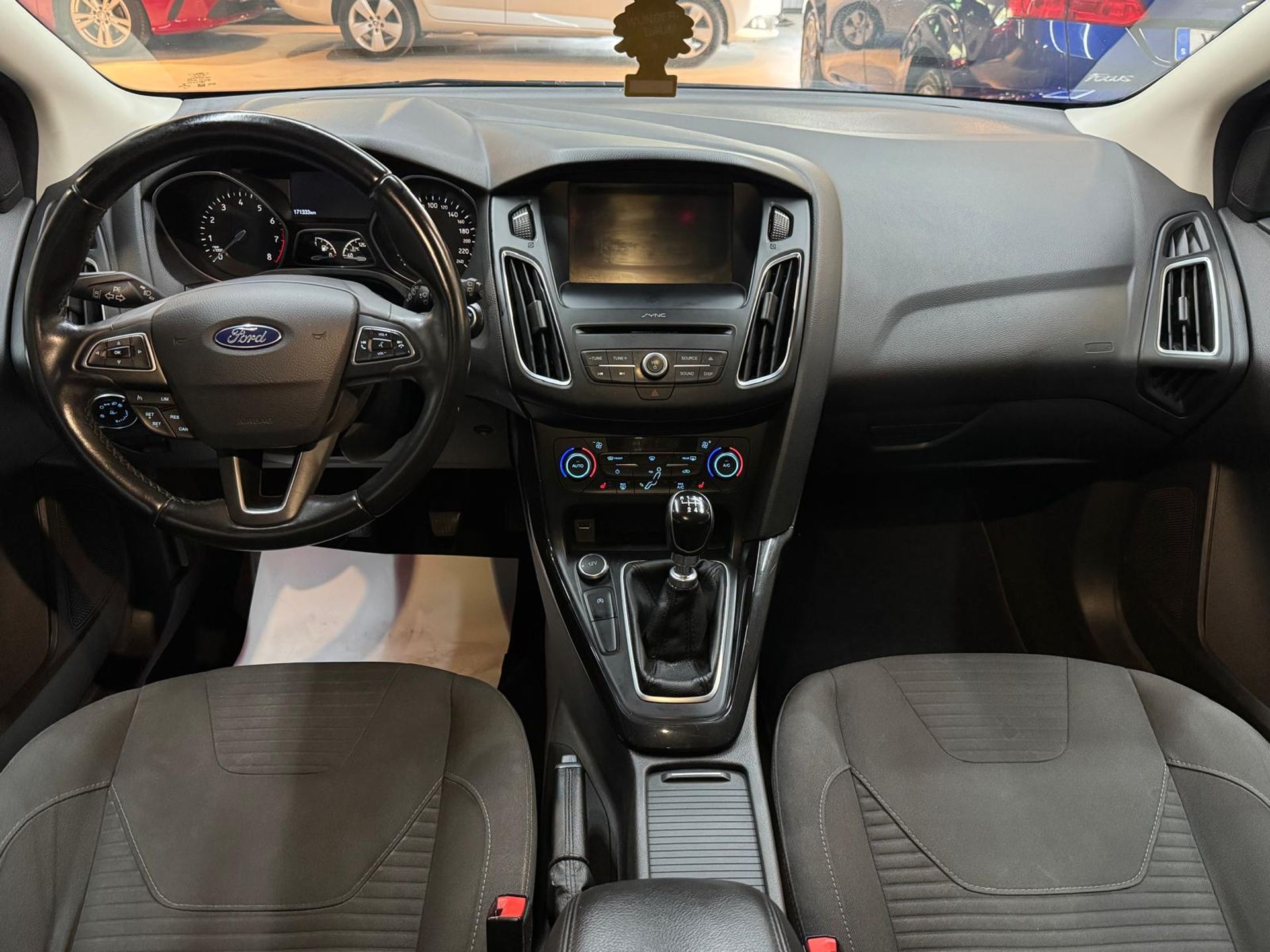 Ford Focus 1.0 EcoBoost 2016, photo 6/16