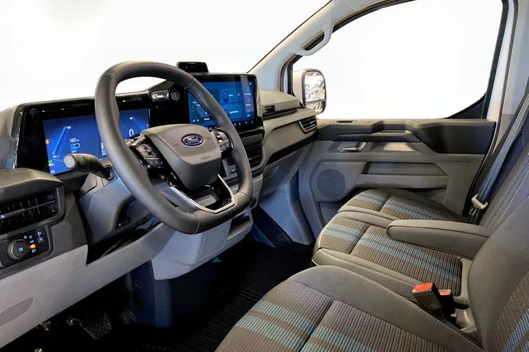Ford E-Transit Custom 320