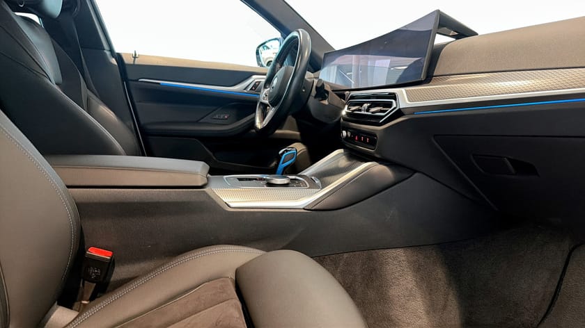 Bild 3 av BMW i4 M50 xDrive Gran Coupé HiFi Laser Adaptiv Farth Elstol Drag