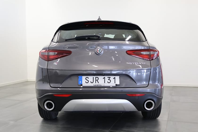 Bild 4 av Alfa Romeo Stelvio 2.2 JTD 16V Q4 Kamera CarPlay Minne NYSERVAD Välskött
