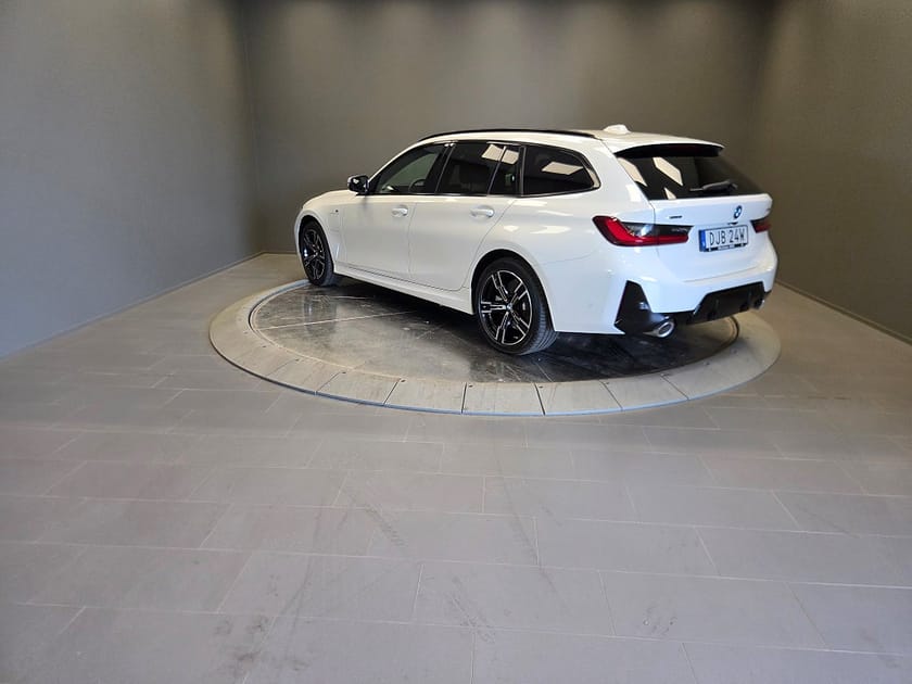 Bild 3 av BMW 330e xDrive Touring M Sportpaket Innovation HK Ljud Dragkrok Comfort