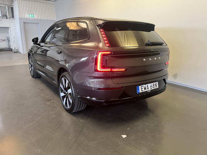 Bild 3 av Volvo EX90 Twin Motor Performance 7-seater Ultra 7sätes/ 360 Kamera/ Panoramatak/ Navigation/ 7-sits/ 10.000kr Tillbehör/